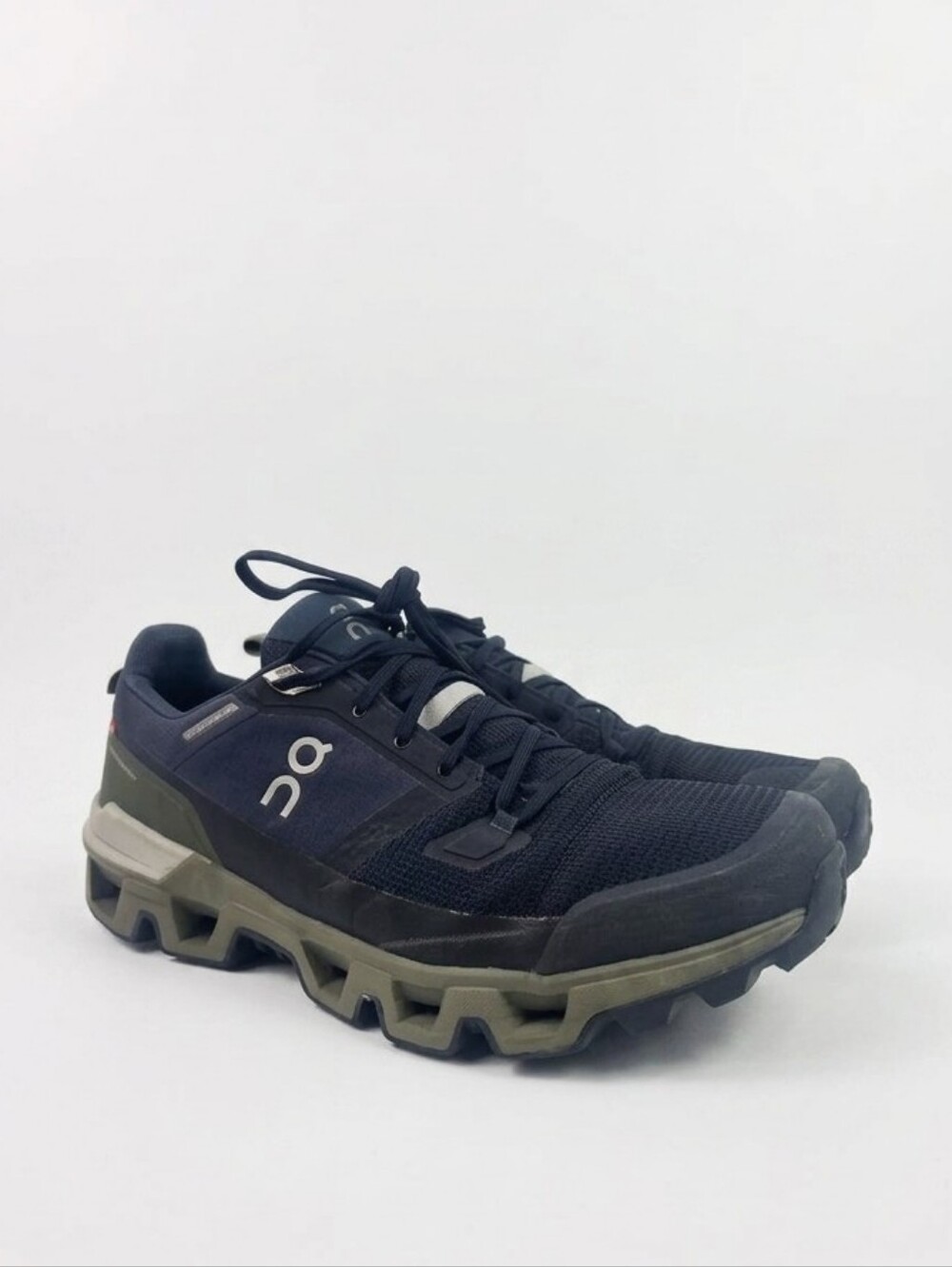 ON Running Cloudwander Waterproof Men's Running Shoes Size 10